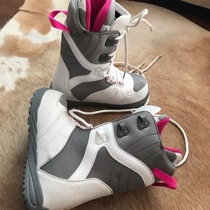 Snowboarding boots